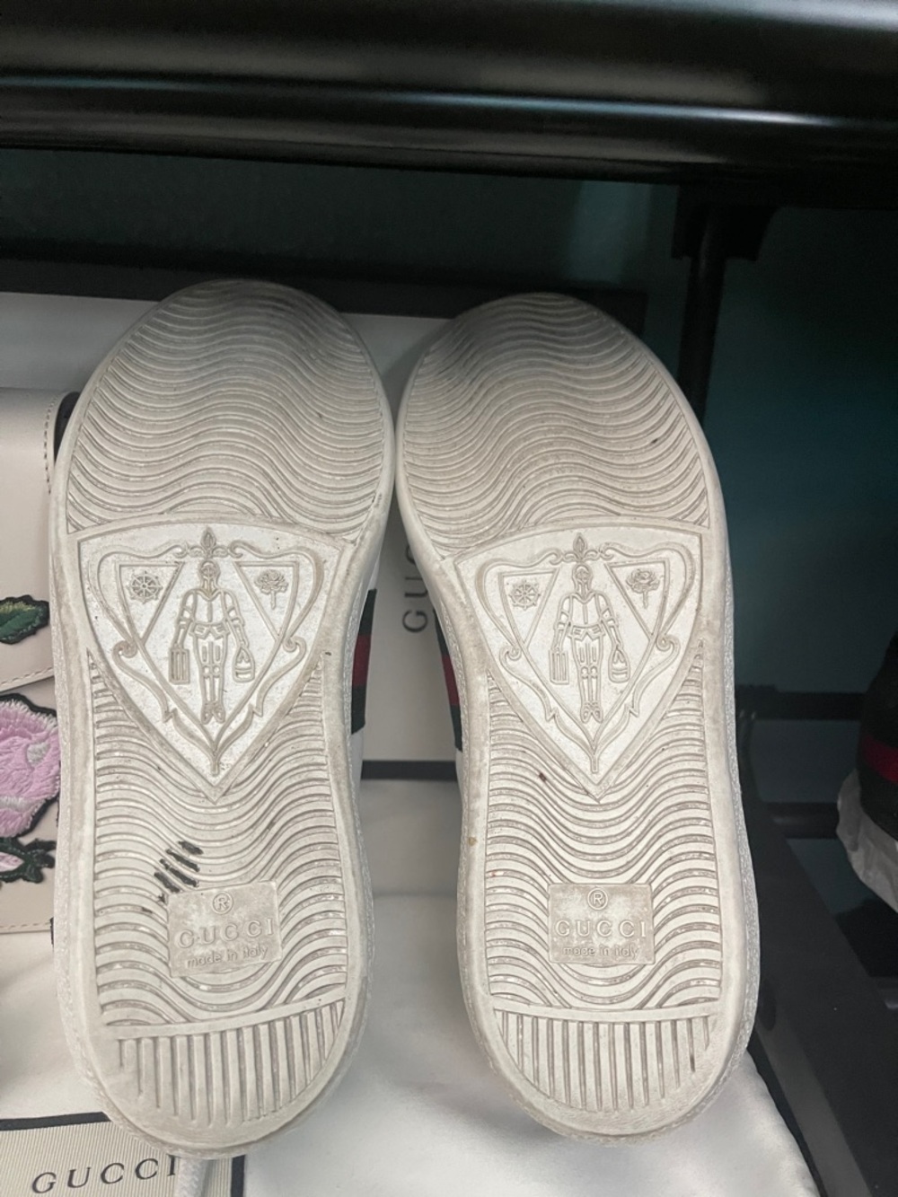 Gucci White Leather Floral Embroidered Low-Top Sneakers with Red & Green Web - Picture 4 of 7